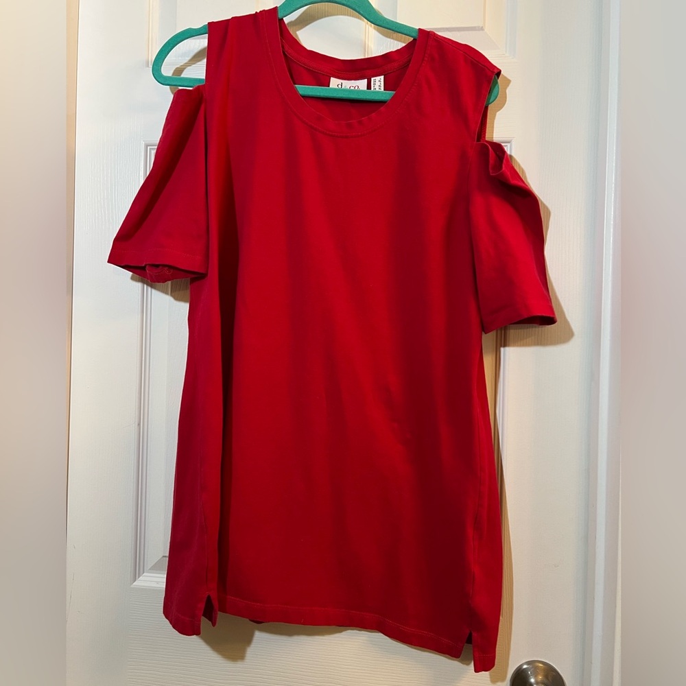 🦋 Stylish Red D&co Cold Shoulder Top size large
